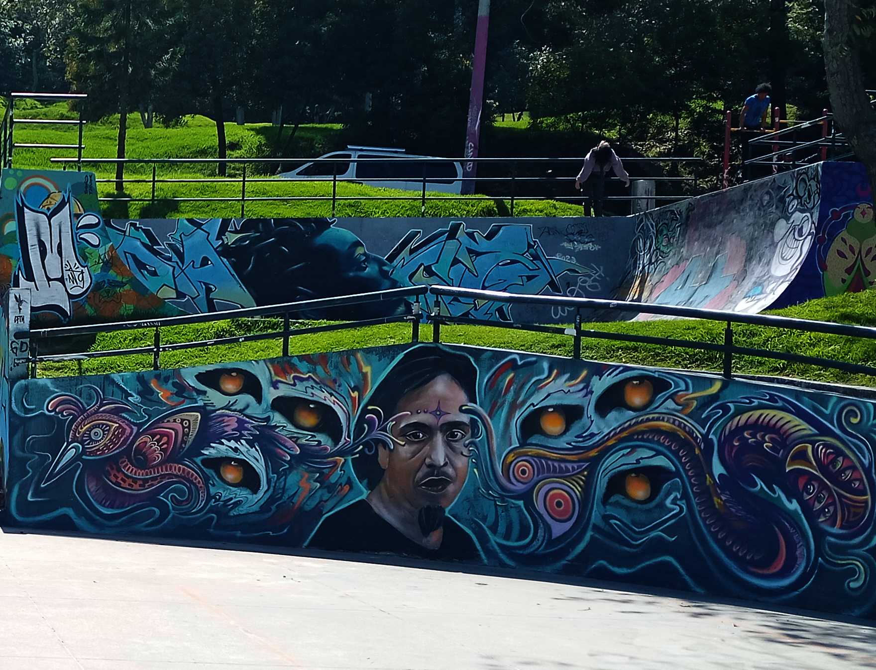 Mural realizado en la pista de patinaje del parque La Concordia en el que aparece el retrato del maestro RODEZ